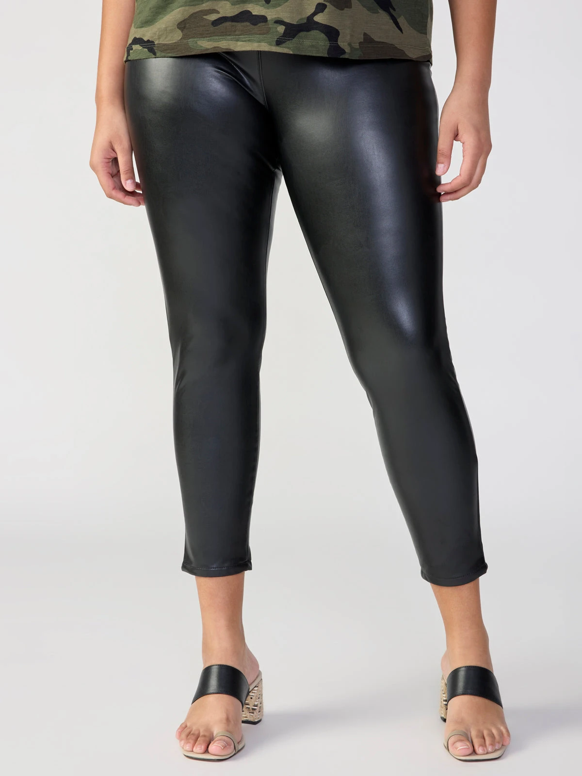 Runway High Rise Legging Slick Black Inclusive Collection 2 Runway High Rise Legging Slick Black Inclusive Collection - Image 2