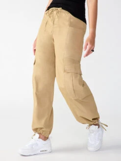 Clothing Store -Clothing Store CP0949BW7 TRUK 000779